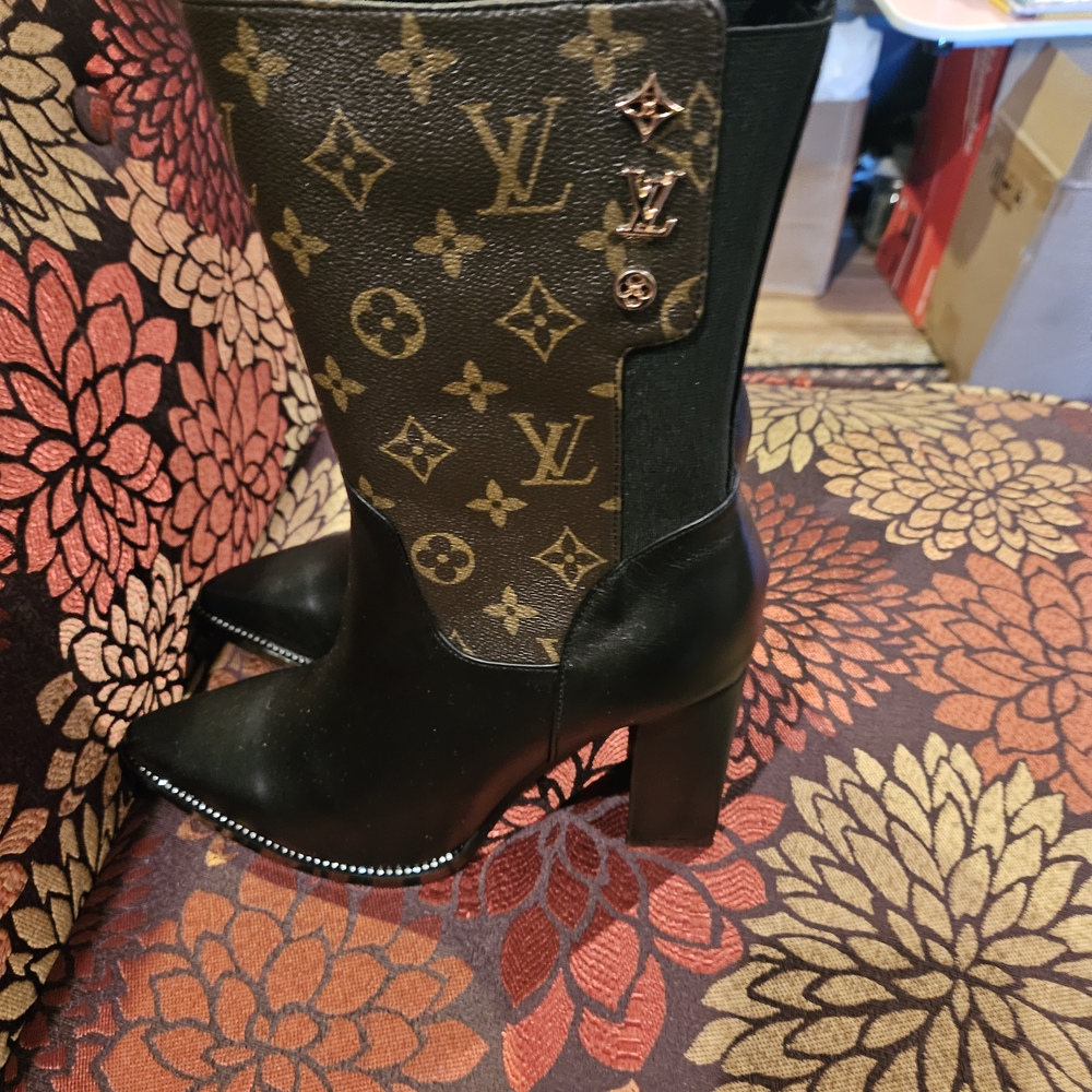 Elegant Black and Brown Women's Heeled Boots Size 9 - Picture 4 of 6